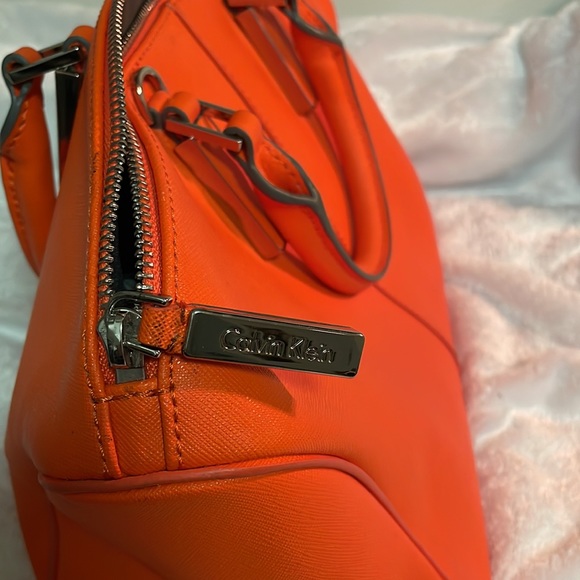 beautiful bag by Calvin Klein never used 14”Top 11”bottom6”width 9”heights bag - Picture 4 of 8